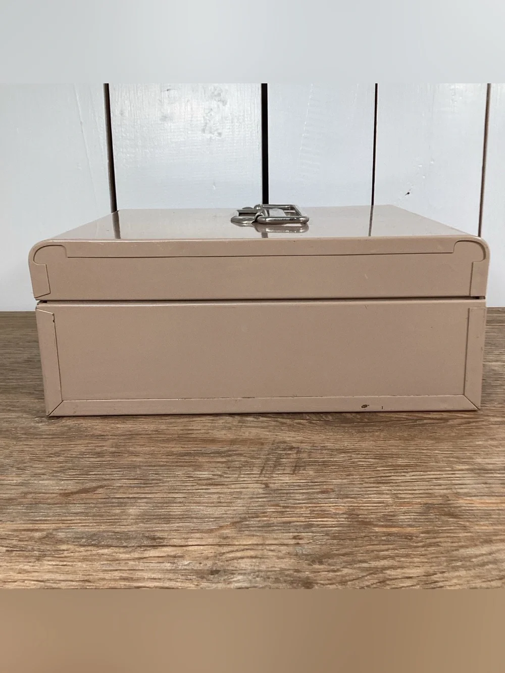 Vintage Beige Metal Lock Box 8